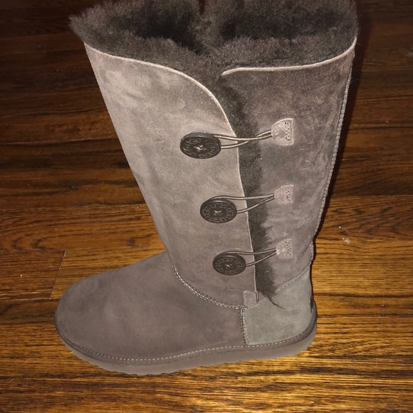 UGG Boots - Picture 3 of 6